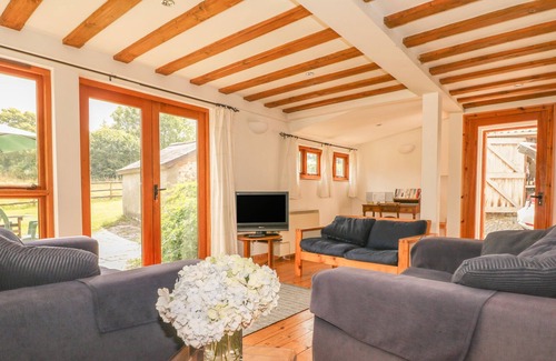 Honiton Cottage | ABBEY CROSS BARN, pet friendly, with a garden in Dunkeswell Abbey