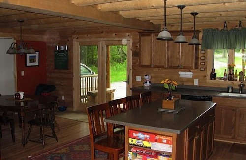 Ontario City Cabin | Abbeywood Cabin - Luxury on the lake