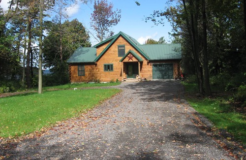 Ontario City Cabin | Abbeywood Cabin - Luxury on the lake
