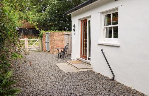Penny Bridge House | Abbots Reading Suite