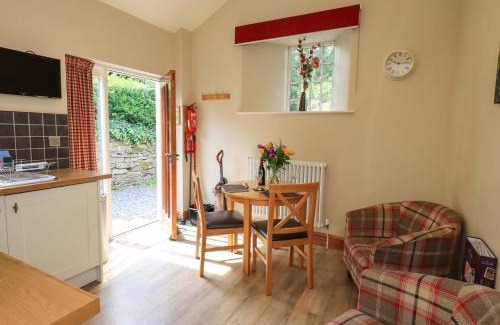 Penny Bridge House | Abbots Reading Suite