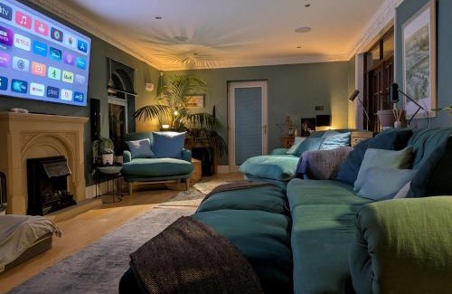 Goxhill Villa | Aberfall Pool Hot Tub Saunas Gym Cinema Grounds