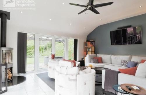 Goxhill Villa | Aberfall Pool Hot Tub Saunas Gym Cinema Grounds