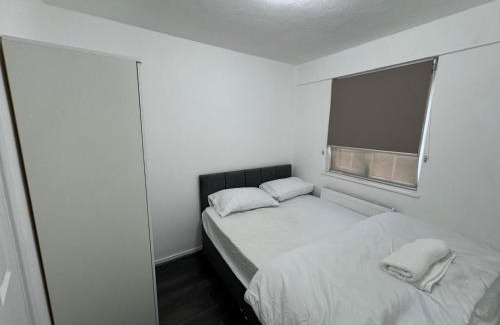 Thamesmead House | Abi's Den