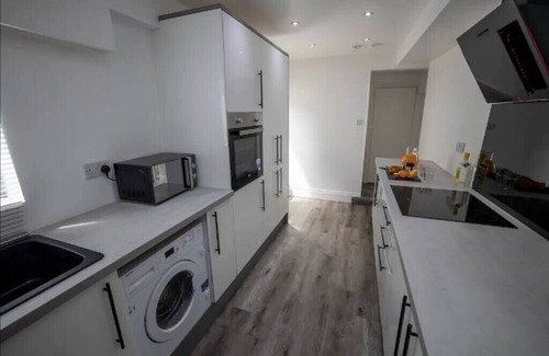 Middlesbrough House | Abingdon House | 4BDR | 4 Ensuite | Workstays UK