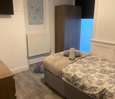 Northampton House | Abington Park 5 Bedrooms with en-suite