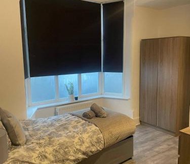 Northampton House | Abington Park 5 Bedrooms with en-suite