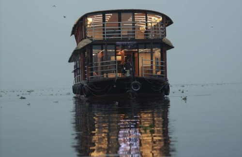 Aryad South Villa | Abode Homestay Alappuzha/Near Omanapuzha Beach