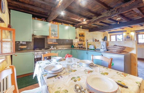 Sogna Apartment | About 6 km from Ambra lies this original apartment in the medieval hamlet of Sogna.