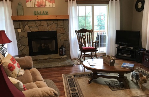 Maggie Valley House | ABOVE AVERAGE GETAWAY WITH A GREAT MTN VIEW