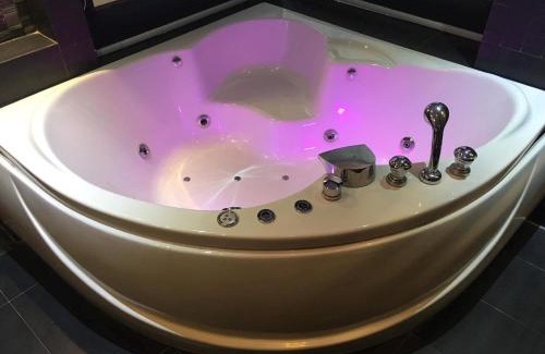 Patong Apartment | Absolute bangla suites 65 sqm with Jacuzzi