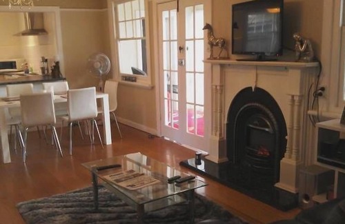 Rosebud House | ABSOLUTE BEACH FRONTAGE - 30m away BEACH/SHOPS/PUBS/CAFES-Leave the car, walk