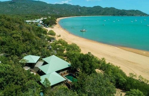 Horseshoe Bay House | Absolute Beachfront Master