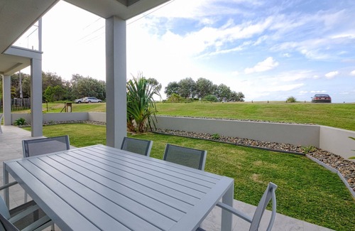 Woolgoolga Apartment | Absolute beachfront location, king size bed to relax and recover.Lock up garage