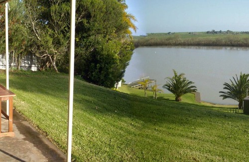 Seymour House | Absolute Murray River frontage four bedroom, two bathroom, airconditioned house.