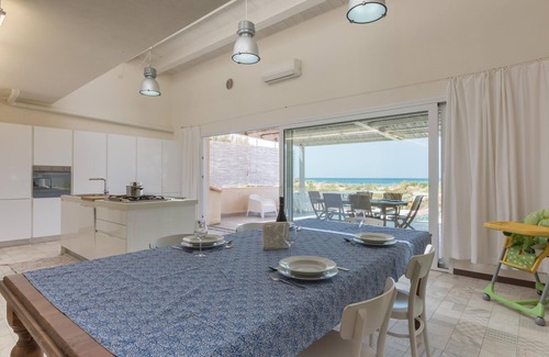 Donnalucata Villa | Absolutely Unique! . 'TERRACE ON THE SEA '