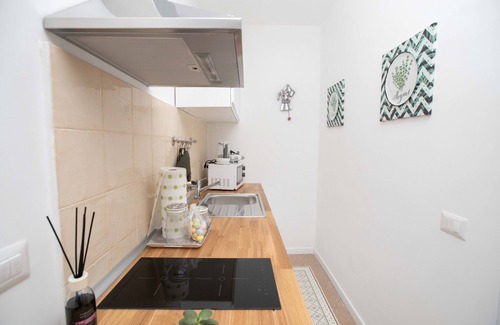 Mugnano di Napoli Apartment | Abstract Apartment M84