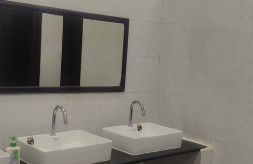 Arekere Hotel | Abuzz Oxfordcaps Bannerghatta - Campus Accommodation