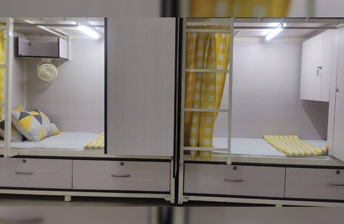 Arekere Hotel | Abuzz Oxfordcaps Bannerghatta - Campus Accommodation