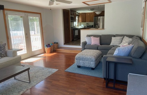 Chatham House | AC, Pool, Hot Tub, Fenced Yard, Beach vacation home