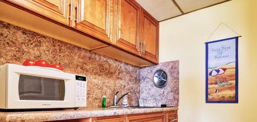 Wildwood Crest Hotel | Acacia Beachfront Resort