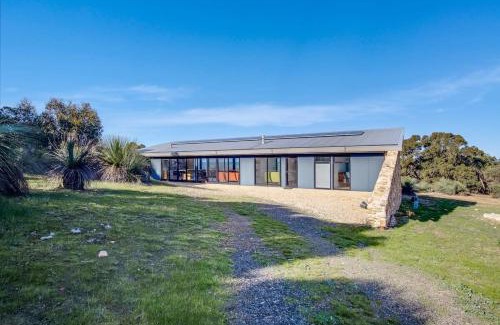 Hindmarsh Valley House | Acacia - Hindmarsh Valley - Linen Included