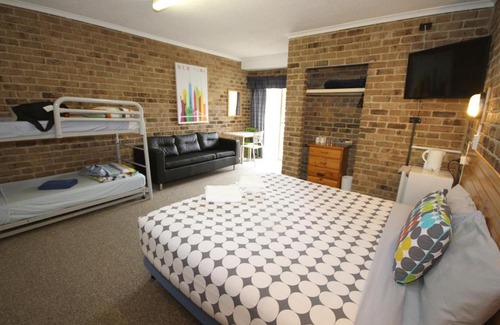 Jindabyne Hotel | Acacia Snowy Motel