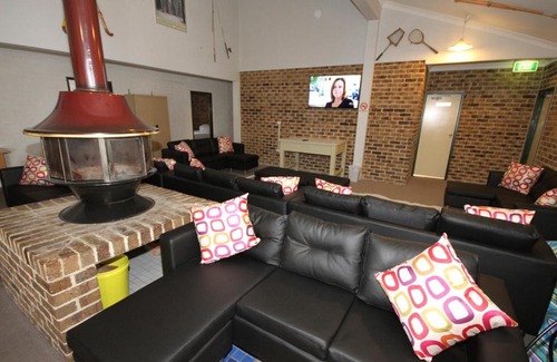 Jindabyne Hotel | Acacia Snowy Motel