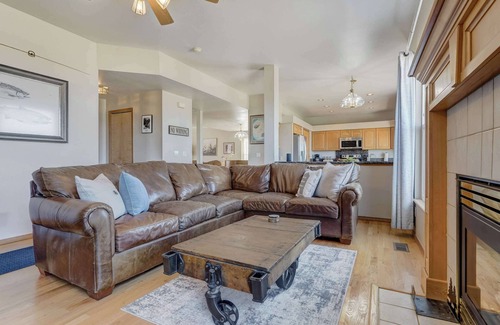 Colorado Springs House | Academy Basecamp |Fireplace/Games/BBQ | MTN View