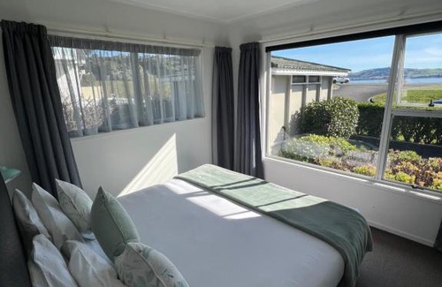 Two Mile Bay Hotel | Accent On Taupo Motor Lodge