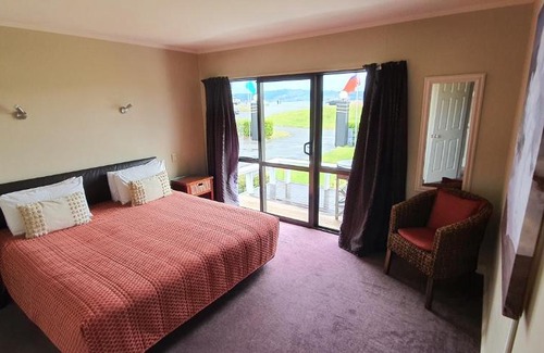 Two Mile Bay Hotel | Accent On Taupo Motor Lodge