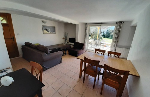 Giens Apartment | Access to the sea in 150 m