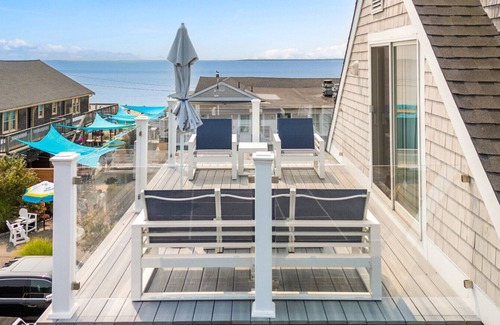 Falmouth Heights Apartment | Accessible 1 King Bed Premium Suite
