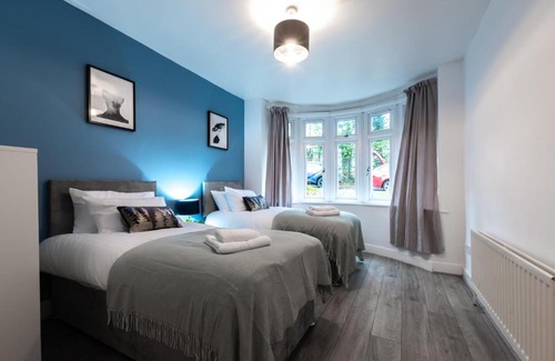 Southampton House | Accessible 3-bedroom bungalow with patio +driveway