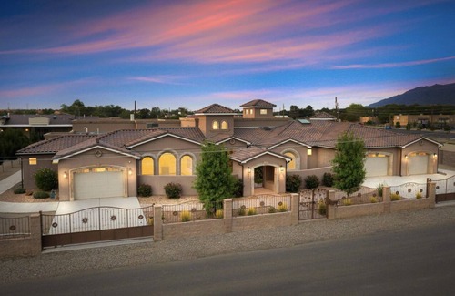 North Valley House | Accessible Oasis: ADA Compliant room in the heart of N Valley centrally located.