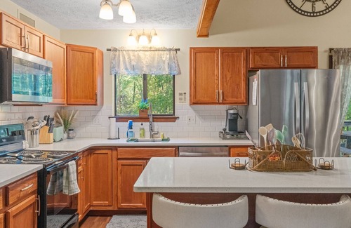 Jim Thorpe House | Accessible Retreat - Ramp & Walk-in Shower - Main Floor Living in Jim Thorpe