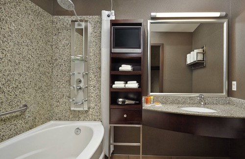 Calgary Hotel | Acclaim Hotel By CLIQUE