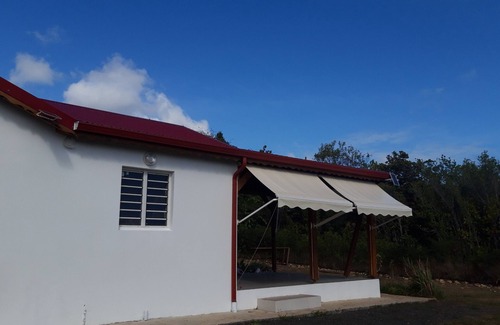 Le Moule House | Accommodation with swimming pool quiet location in greenery 5 minutes from amenities and beaches