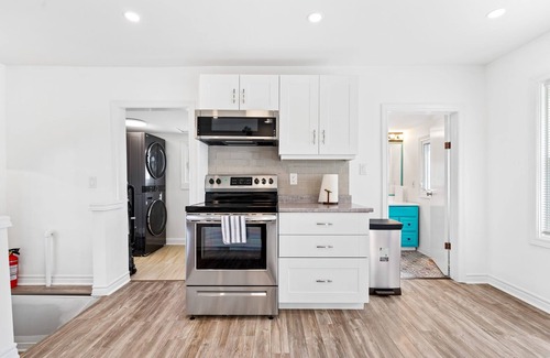 Niagara Falls House | Ace Retreat.