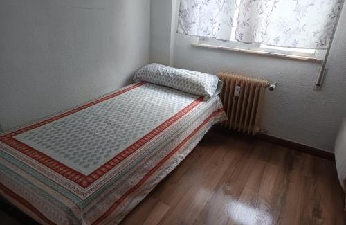 Oeste Bed & Breakfast | Acogedora habitación privada con baño compartido