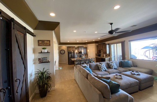 Lake Havasu City House | Acoma abode; secluded spa like oasis by the new Riviera