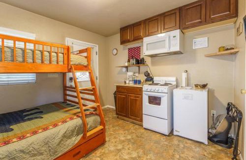 Oakhurst House | Acorn Cottage - Hidden gem in green heaven, getaway to Bass Lake & Yosemite