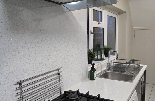 Oxford House | Acorn House - Spacious modern house w/2x bathrooms and parking