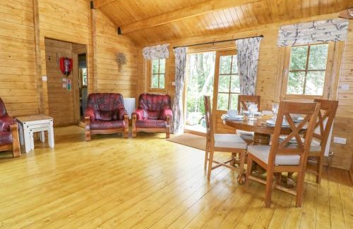Saxmundham House | Acorn Lodge