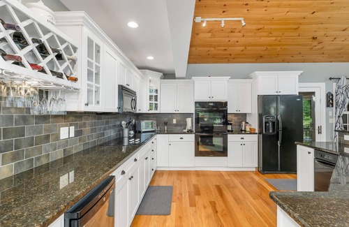 West Alton House | Acorn Lodge Lake Winnipesaukee