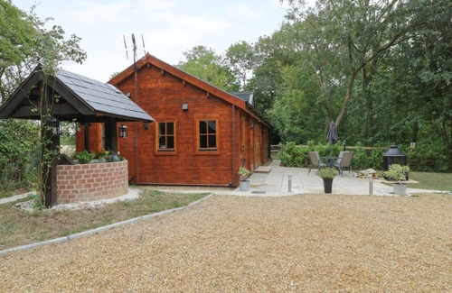 Saxmundham Cottage | ACORN LODGE, pet friendly, country holiday cottage in Saxmundham