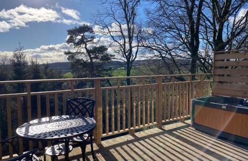 Cupar Apartment | Acorn Lodge with Hot Tub
