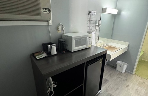 Black Mountain Hotel | Acorn Motel