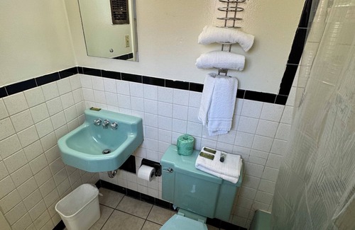 Black Mountain Hotel | Acorn Motel