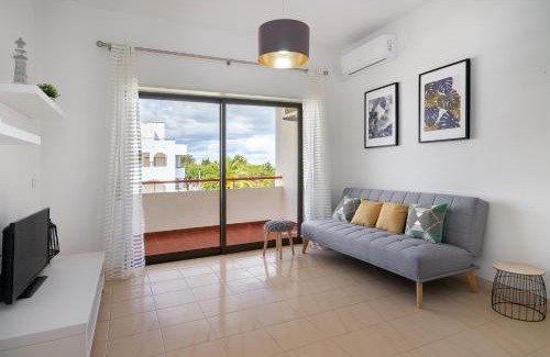 Alporchinhos Apartment | Acqua Vista Family Apartment - 200M from BEACH